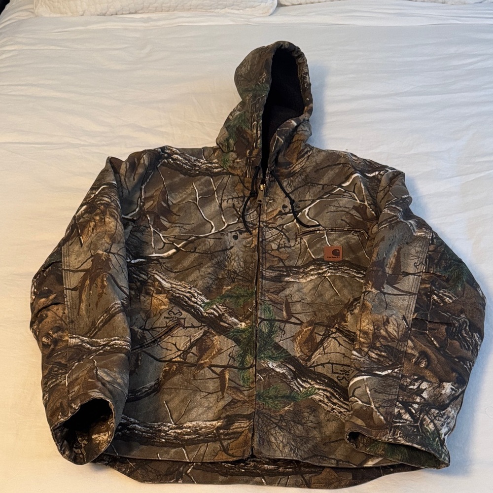 NWOT Carhartt Men's Camouflage Hooded Jacket